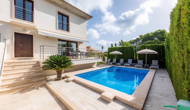 Villa Casa Bon Sol with Pool, Shared Terrace and Wi-Fi