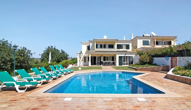 Villa 'Casa dos Avós' with Private Pool, Terrace & Wi-Fi
