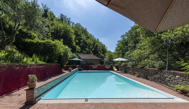 Villa Castelvecchio-Villa with pool along a torrent in the Tuscan countryside