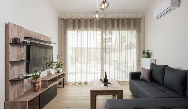 Villa Cataleya : A Spacious, Private Oasis with a Pool Near the Beach