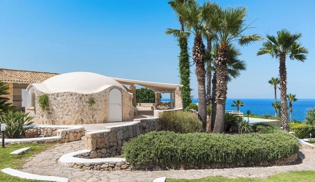 Villa Catrice - Seafront villa with private pool
