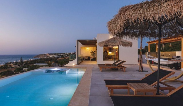 Villa Celestia - Private Infinity Pool & Superb Seaview, 500m from Beach