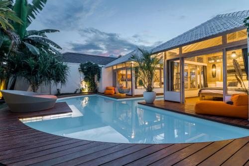 Villa Cemacase - Stylish 2BR Villa with Spacious Private Pool & Pool Table in Seseh