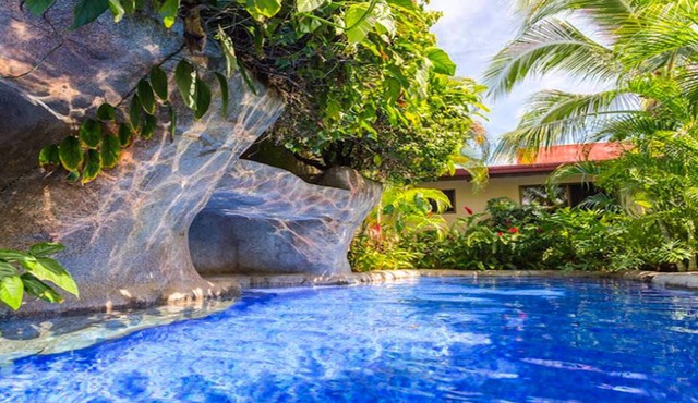 Villa Centro - 7BR/7Bath - Spectacular Pool - Private and Close to Everything!