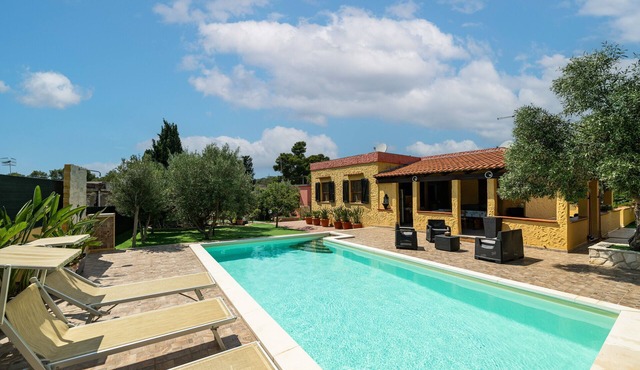 Villa 'Chiara' with Mountain View, Wi-Fi and Air Conditioning