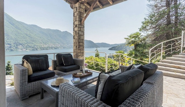 Villa Chiara Moltrasio With Private Garden by Rent all Como