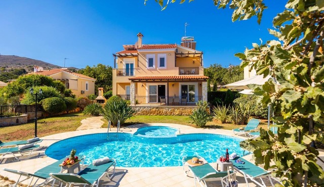 Villa Chloe - Four Bedroom Villa, Sleeps 8