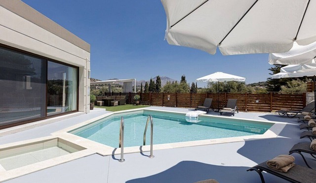 Villa Chnaris - Private Pool and Sauna