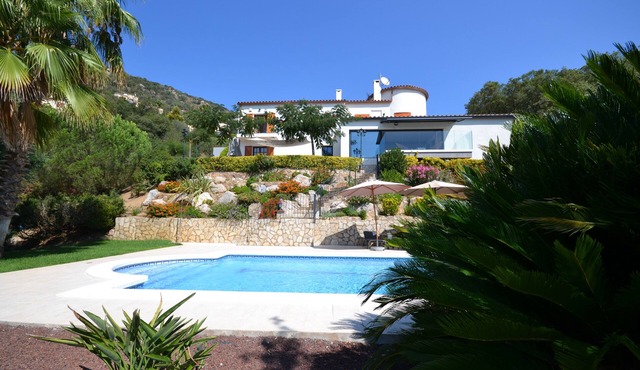 Villa Climatisée, Belle Piscine et vue Extraordinaire, Expo Sud, 4 km de la mer