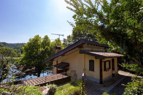 Villa con darsena-Castelletto Ticino
