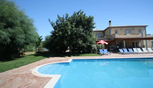 Villa Colibri heated pool, jacuzzi,cinema, air cond, games room,wifi,