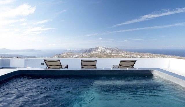 Villa Complex Aurivis, Divine Sea Views, Private Pool n Hot Tub, Furnished.