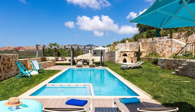 Villa complex nearby Rethymno with stunning countryside views!