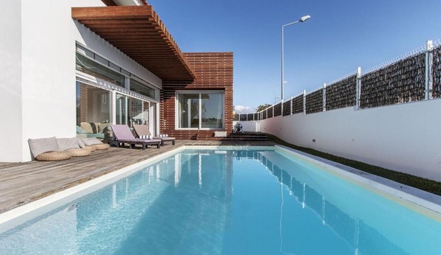 Villa Compo Deluxe - Luxury 4 Bedroom Villa - Short Drive from Beach of Comporta - Perfect for Famil