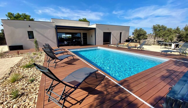 Villa Contemporaine Piscine Privative Hauteurs de Nîmes Quartier Calme
