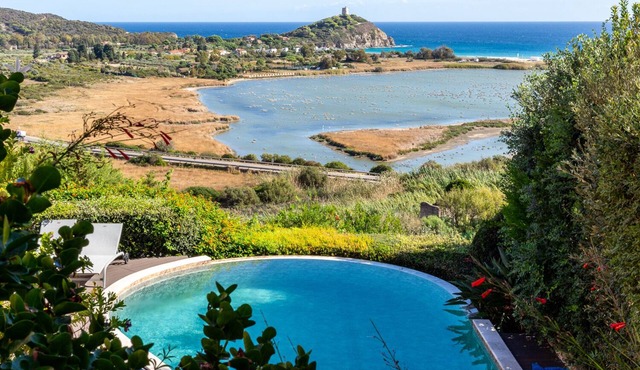 Villa Corbezzolo has it all: private pool & jacuzzi, sea views and near beach