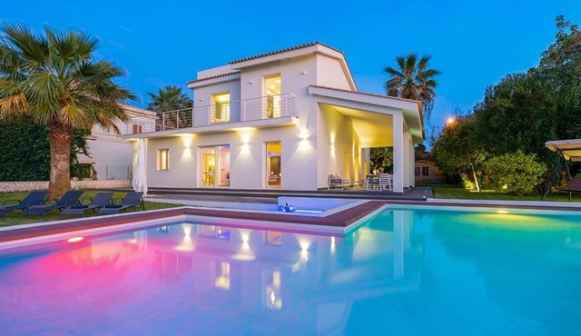 Villa Costiera - Four Bedroom Villa, Sleeps 8