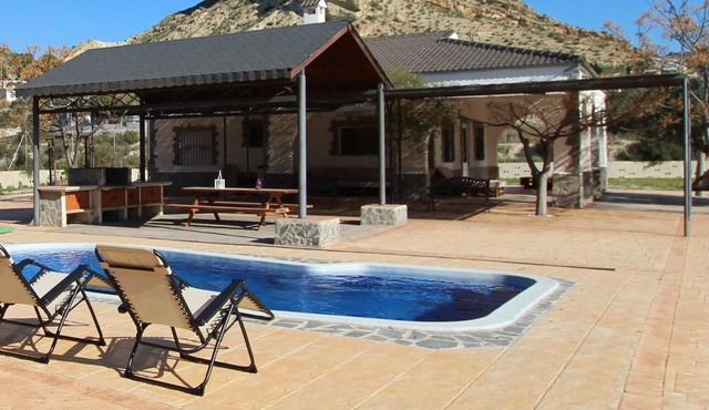 Villa Crevillent, 3 bedrooms, 7 persons
