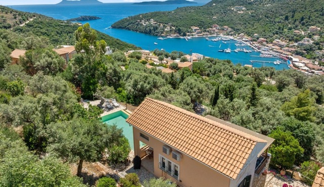 Villa Cristina - Charming Villa with Stone and Wood Elements in Sivota Bay