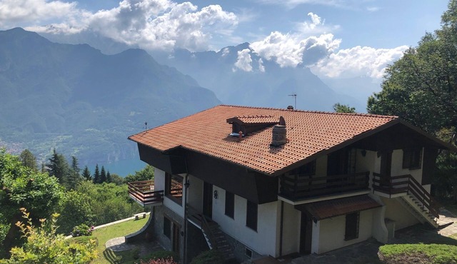 Villa D'ALBA with spectacular views of the mountains and Lake Como QUEEN SUITE