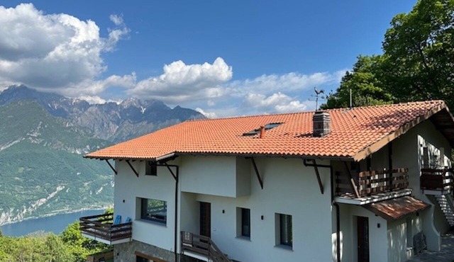 Villa D'ALBA with spectacular views of the mountains and Lake Como KING suite