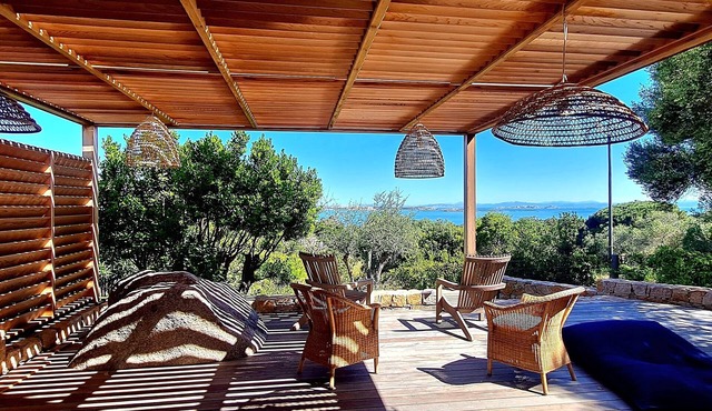 "villa D'exception Avec Vue Imprenable sur la Mer et Accès Direct à la Plage"
