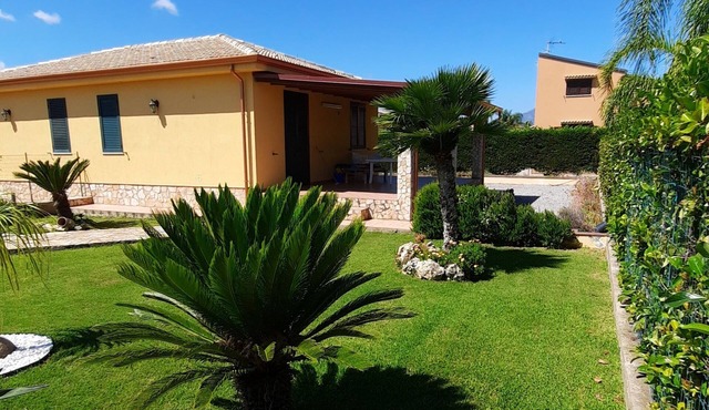 Villa del Mediterraneo 2 - 150 meters from the Campofelice di Roccella seafront