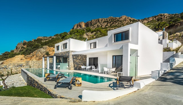 Villa Daniela Apartments with pool and seaview