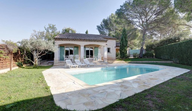 villa de charme, 8 pers, climatisée, piscine chauffée, calme garanti
