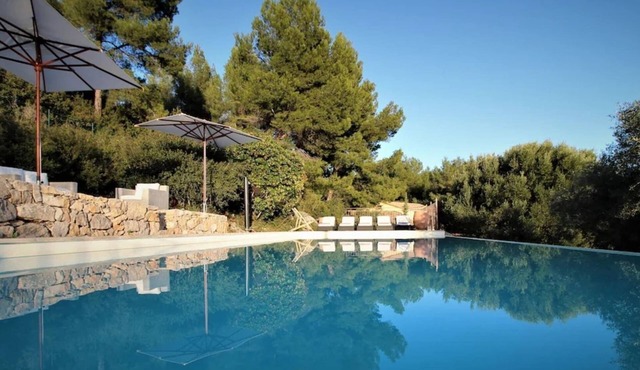 Villa De luxe -air-conditioned-pool-14 persons, 7 bedrooms and 7 bathrooms, 11 beds