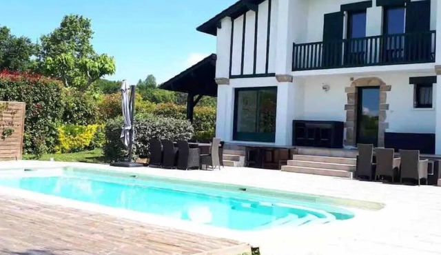 Villa de Standing Avec Piscine au sel