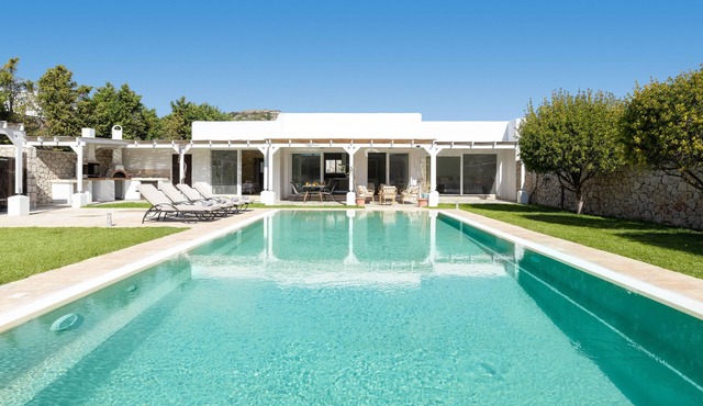 Villa de Style Grec de Luxe Avec Grande Piscine sur Lîle de Rhodes