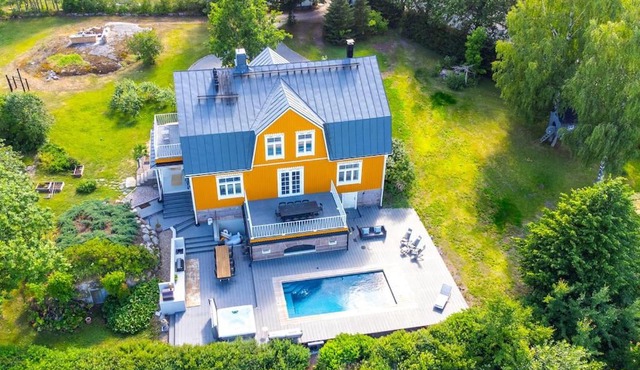 Villa Degerby - 330m2 Lux Manor w/Heated Pool, Spa