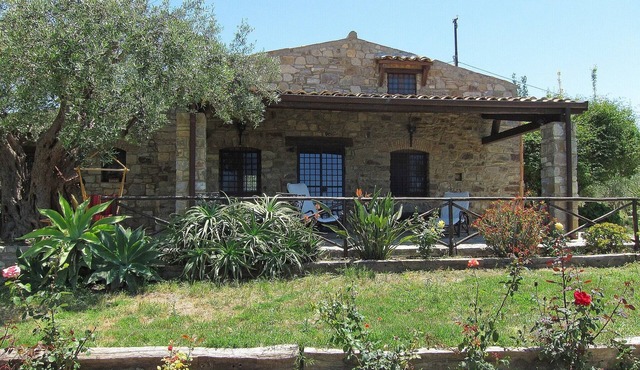 Villa Degli Ulivi with Sea View and Wi-Fi, Pet-Friendly