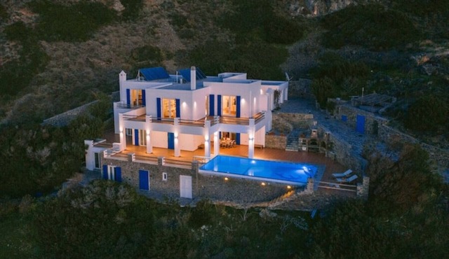 Villa Delfini, beachfront, best 2-16 guests, Syros