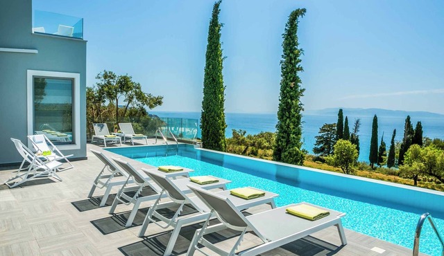 Villa Della Luna - Three Bedroom Villa, Sleeps 6