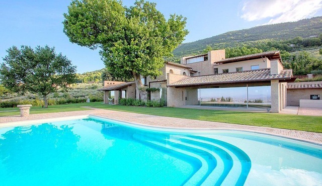 Villa della Marca: A spacious villa situated a few minutes from the town center, with Free WI-FI.