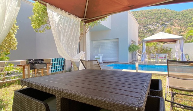 Villa Deluxe, Poolside, Mountain views, 3Bed, Sitting and dining indoor/outdoor