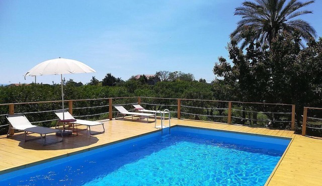 Villa Dianto: A welcoming two-story apartment that is part of an ancient country house surrounded by a citrus garden, with Free WI-FI.