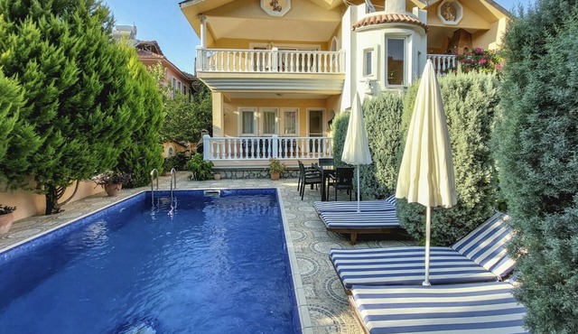 Villa Dilek - Five Bedroom Villa, Sleeps 12