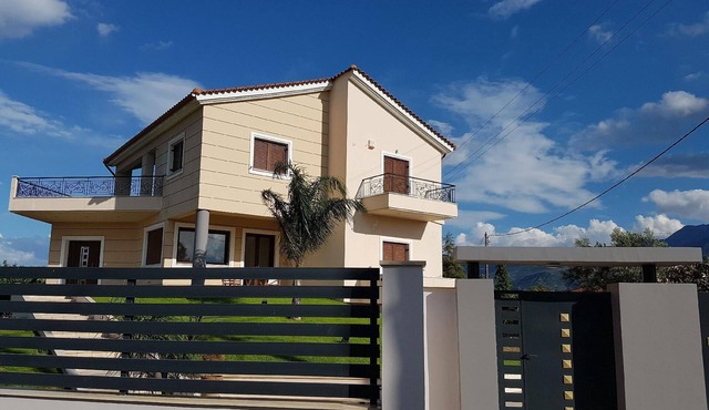 Villa "Dimitris" with view of the water