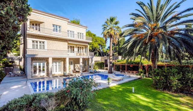 Villa Diocletian - Five Bedroom Villa, Sleeps 10