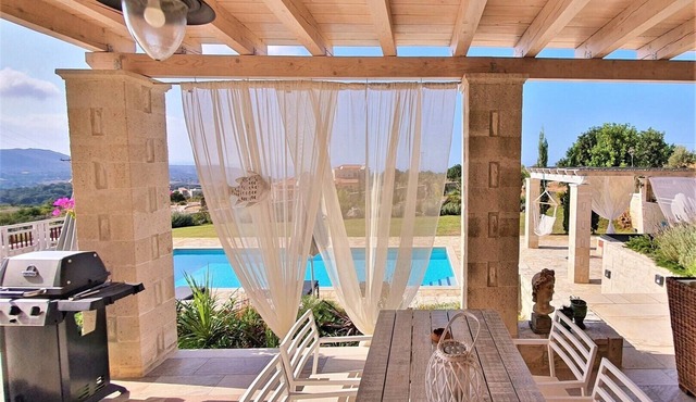 Villa Dionysos, luxury villa with a fantastic view of a large plot of land