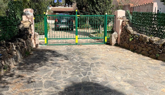 Villa, direct access to the sea, with exclusive 2000sqm park, 3 bedrooms, 2 bathrooms.