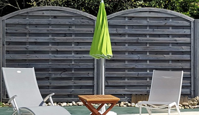 villa dolus d'oleron, heated swimming pool shared by our 2 apartments (4p and 6p)