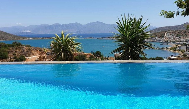 Villa DORE, magnificent view of the sea and mirabello bay