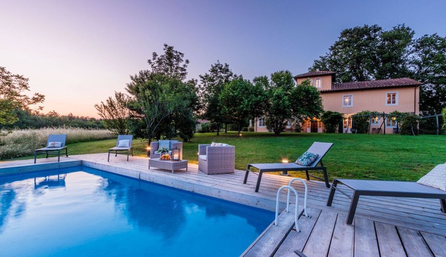 Villa Drago, an authentic Farmhouse with Private Pool in Orentano