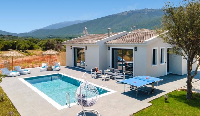 Villa Drogarati Cottage by Villa Plus