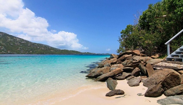 Villa Eau Claire - Magens Bay Affordable Beachfront Villa