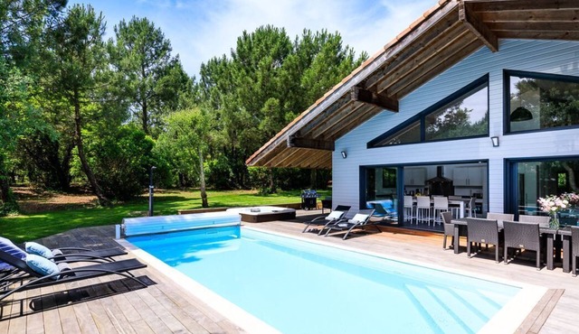 Villa Eau de Roche, En Suit Rooms, no vis a vis heated pool, sauna jacuzzi, gym